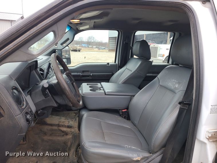 image for item JW9772 2013 Ford F350 Super Duty  Crew Cab flatbed pickup truck