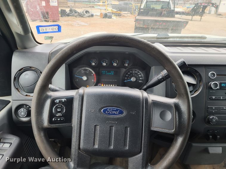 image for item JW9772 2013 Ford F350 Super Duty  Crew Cab flatbed pickup truck