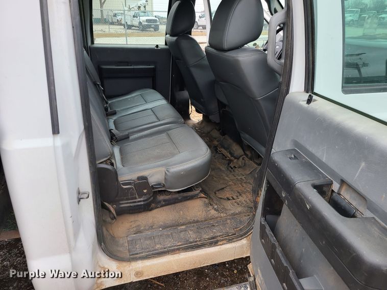 image for item JW9772 2013 Ford F350 Super Duty  Crew Cab flatbed pickup truck