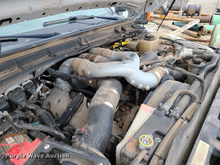 image for item JW9772 2013 Ford F350 Super Duty  Crew Cab flatbed pickup truck