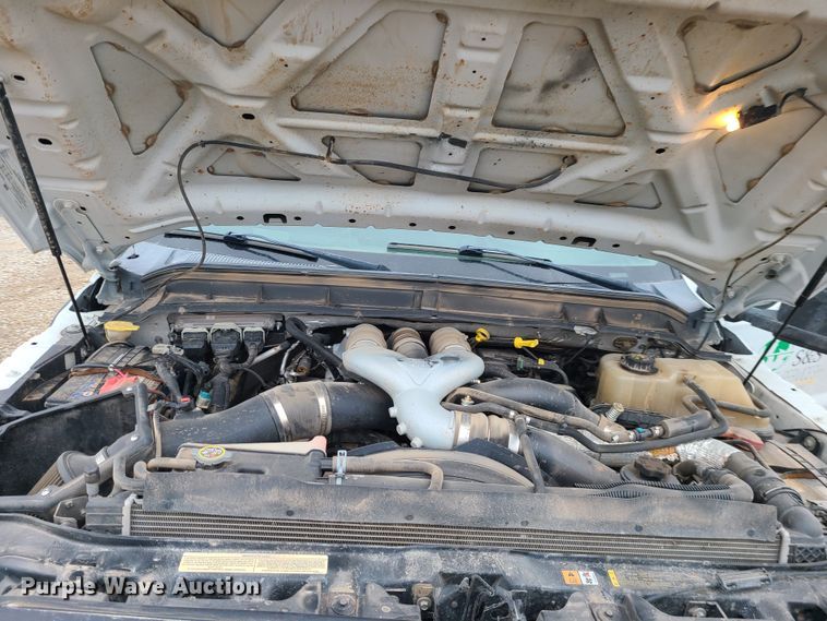 image for item JW9772 2013 Ford F350 Super Duty  Crew Cab flatbed pickup truck