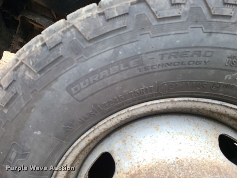 image for item JW9772 2013 Ford F350 Super Duty  Crew Cab flatbed pickup truck