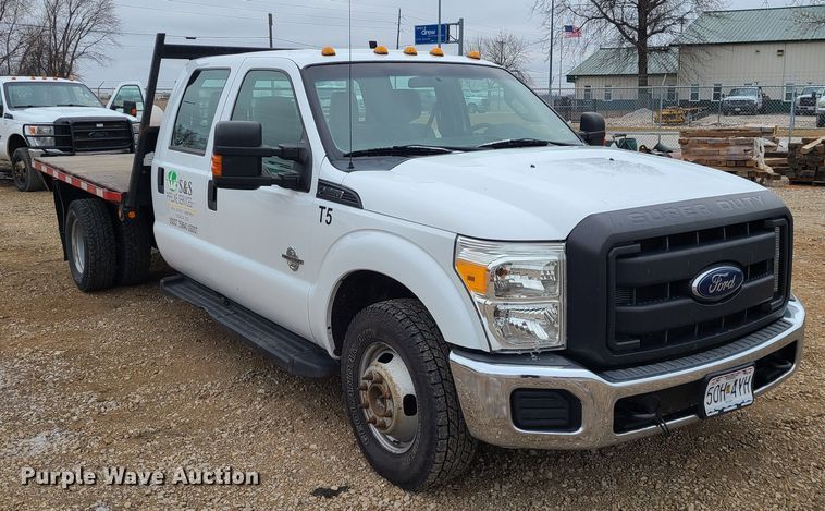 image for item JW9773 2014 Ford F350 Super Duty  Crew Cab flatbed pickup truck