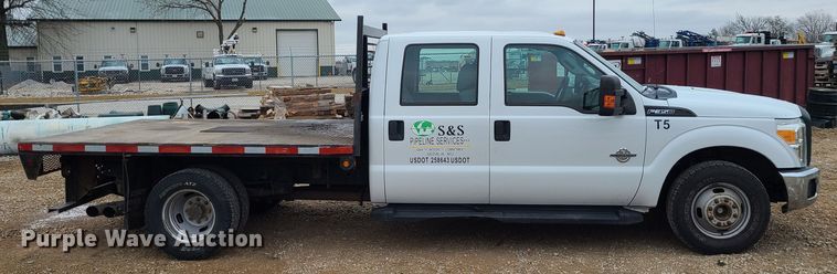 image for item JW9773 2014 Ford F350 Super Duty  Crew Cab flatbed pickup truck