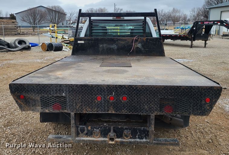 image for item JW9773 2014 Ford F350 Super Duty  Crew Cab flatbed pickup truck