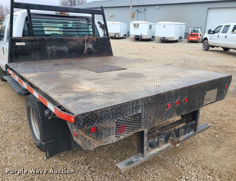 image for item JW9773 2014 Ford F350 Super Duty  Crew Cab flatbed pickup truck