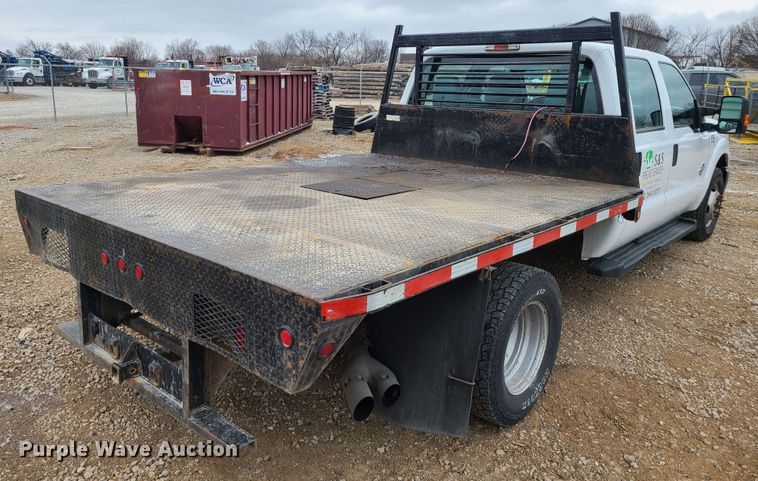 image for item JW9773 2014 Ford F350 Super Duty  Crew Cab flatbed pickup truck