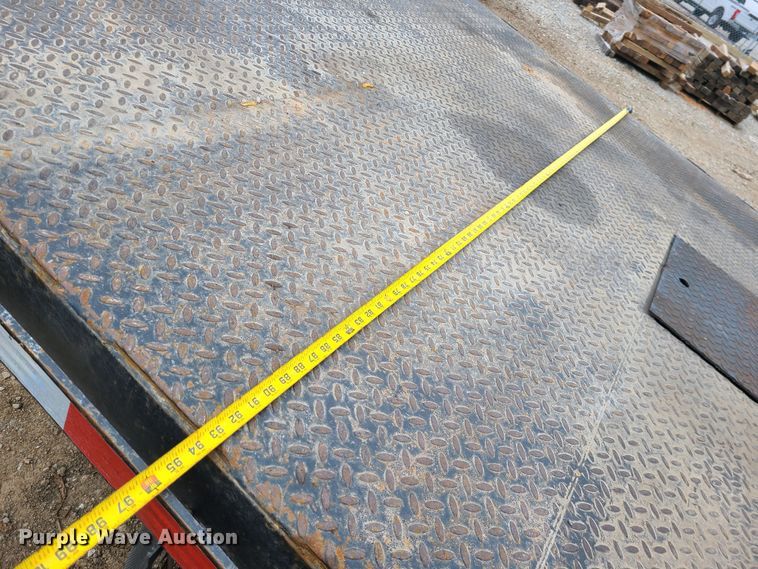 image for item JW9773 2014 Ford F350 Super Duty  Crew Cab flatbed pickup truck