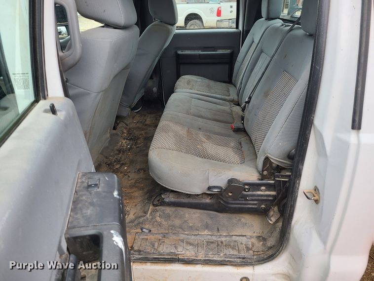 image for item JW9773 2014 Ford F350 Super Duty  Crew Cab flatbed pickup truck