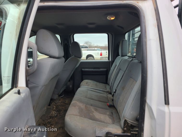 image for item JW9773 2014 Ford F350 Super Duty  Crew Cab flatbed pickup truck