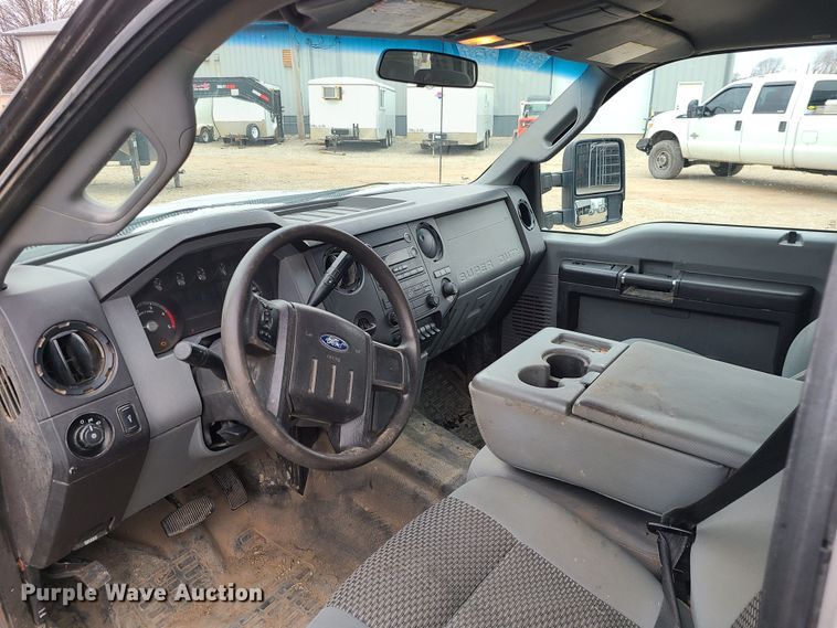 image for item JW9773 2014 Ford F350 Super Duty  Crew Cab flatbed pickup truck