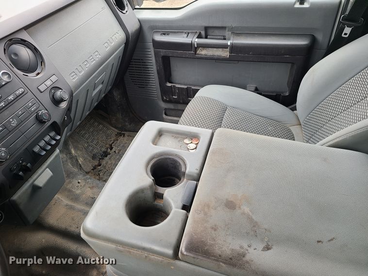 image for item JW9773 2014 Ford F350 Super Duty  Crew Cab flatbed pickup truck