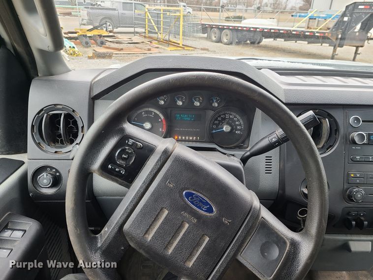 image for item JW9773 2014 Ford F350 Super Duty  Crew Cab flatbed pickup truck