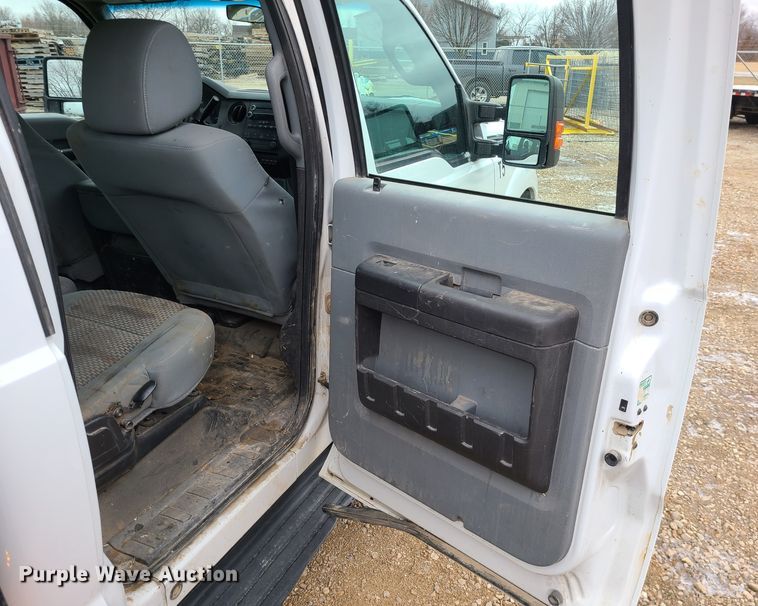 image for item JW9773 2014 Ford F350 Super Duty  Crew Cab flatbed pickup truck