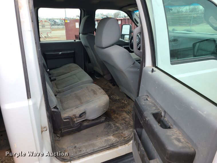 image for item JW9773 2014 Ford F350 Super Duty  Crew Cab flatbed pickup truck