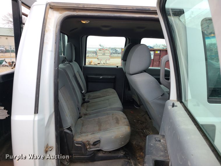 image for item JW9773 2014 Ford F350 Super Duty  Crew Cab flatbed pickup truck