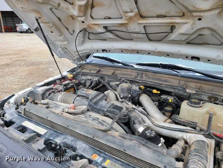 image for item JW9773 2014 Ford F350 Super Duty  Crew Cab flatbed pickup truck