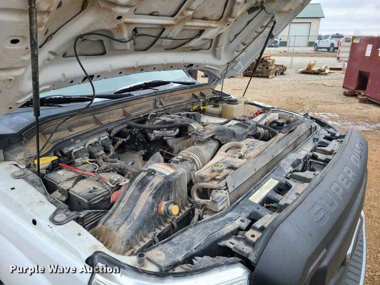 image for item JW9773 2014 Ford F350 Super Duty  Crew Cab flatbed pickup truck