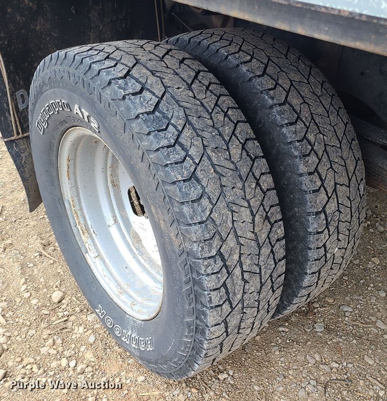 image for item JW9773 2014 Ford F350 Super Duty  Crew Cab flatbed pickup truck