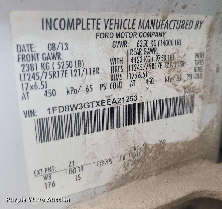 image for item JW9773 2014 Ford F350 Super Duty  Crew Cab flatbed pickup truck