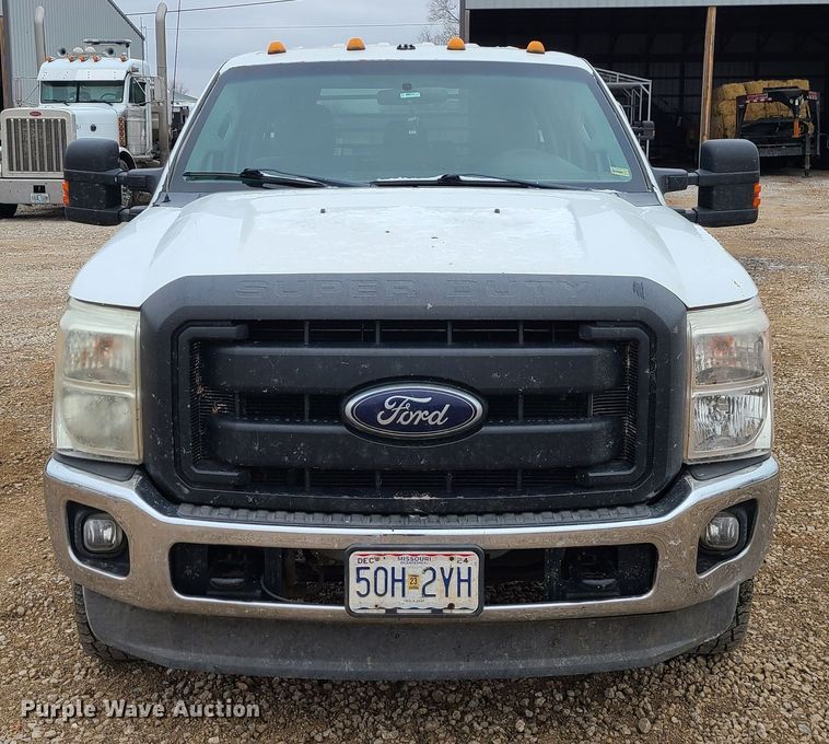 image for item JW9775 2012 Ford F350 Super Duty  Crew Cab flatbed pickup truck