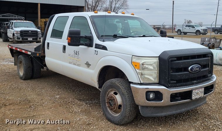 image for item JW9775 2012 Ford F350 Super Duty  Crew Cab flatbed pickup truck