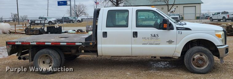 image for item JW9775 2012 Ford F350 Super Duty  Crew Cab flatbed pickup truck