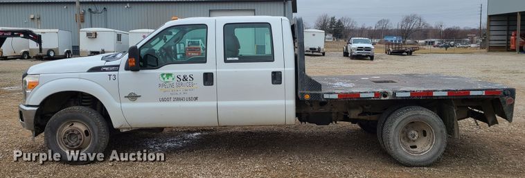 image for item JW9775 2012 Ford F350 Super Duty  Crew Cab flatbed pickup truck