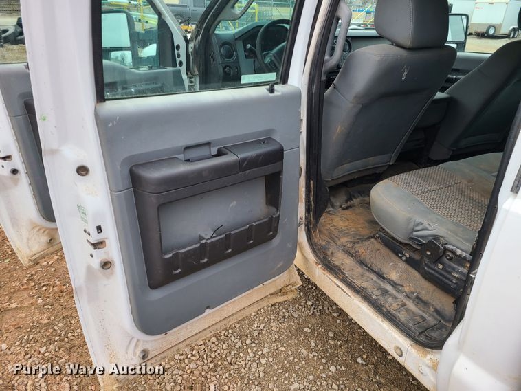 image for item JW9775 2012 Ford F350 Super Duty  Crew Cab flatbed pickup truck