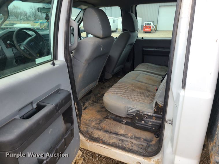 image for item JW9775 2012 Ford F350 Super Duty  Crew Cab flatbed pickup truck