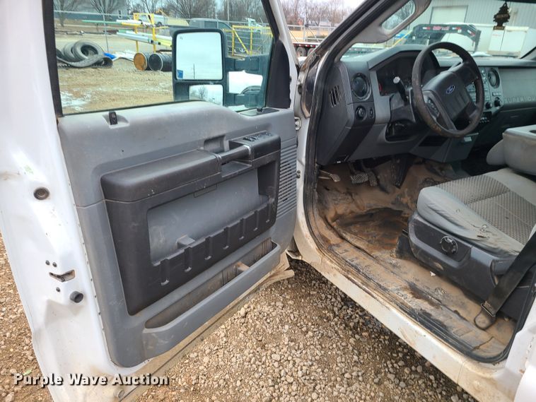 image for item JW9775 2012 Ford F350 Super Duty  Crew Cab flatbed pickup truck
