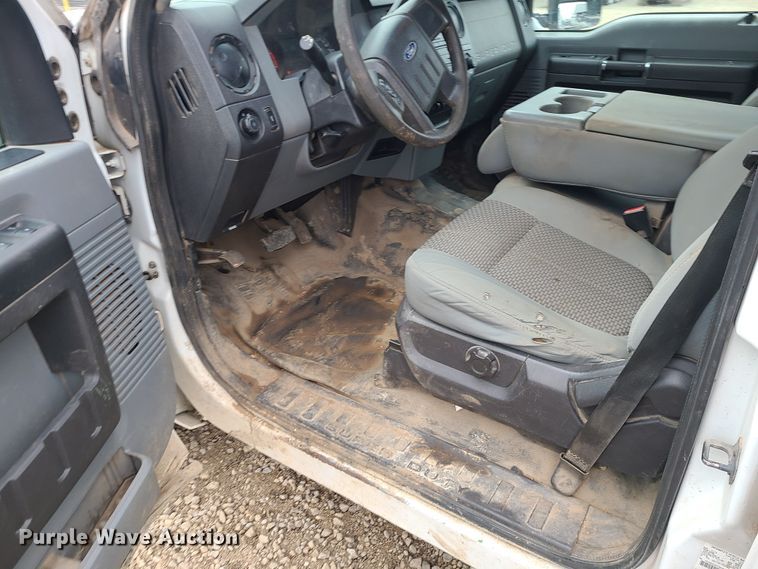 image for item JW9775 2012 Ford F350 Super Duty  Crew Cab flatbed pickup truck