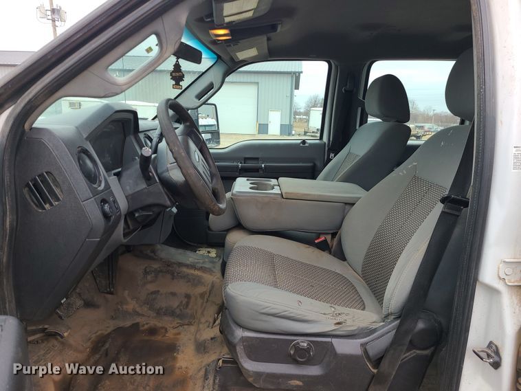 image for item JW9775 2012 Ford F350 Super Duty  Crew Cab flatbed pickup truck