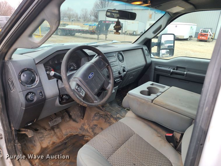 image for item JW9775 2012 Ford F350 Super Duty  Crew Cab flatbed pickup truck