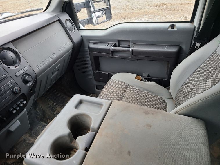 image for item JW9775 2012 Ford F350 Super Duty  Crew Cab flatbed pickup truck