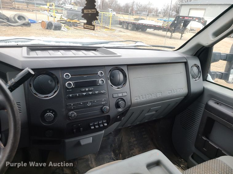 image for item JW9775 2012 Ford F350 Super Duty  Crew Cab flatbed pickup truck