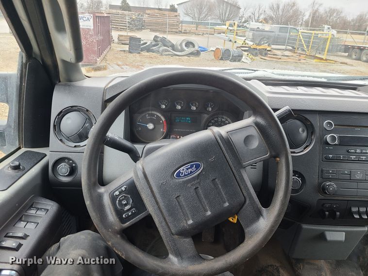 image for item JW9775 2012 Ford F350 Super Duty  Crew Cab flatbed pickup truck