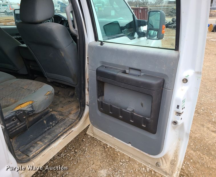 image for item JW9775 2012 Ford F350 Super Duty  Crew Cab flatbed pickup truck