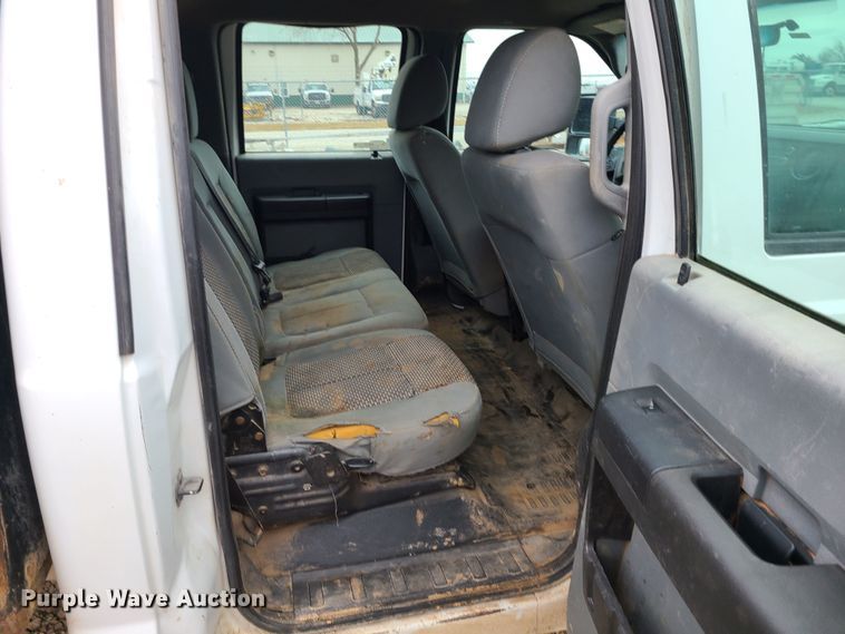 image for item JW9775 2012 Ford F350 Super Duty  Crew Cab flatbed pickup truck