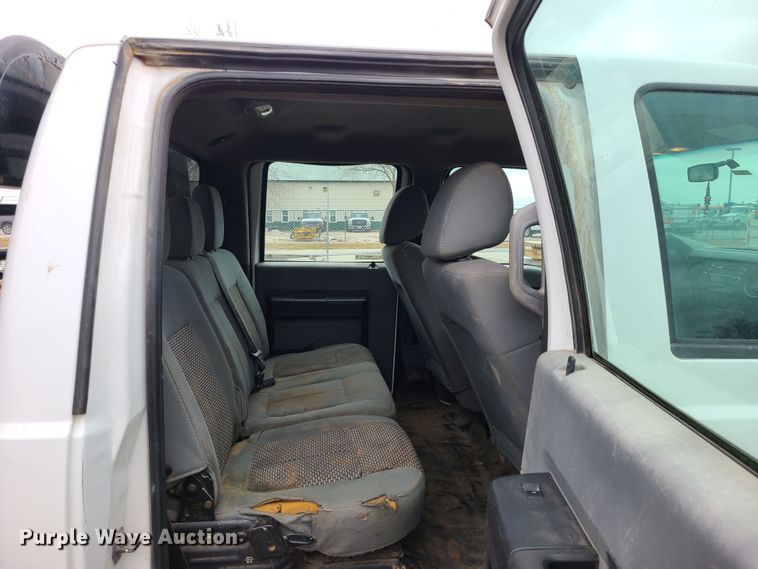 image for item JW9775 2012 Ford F350 Super Duty  Crew Cab flatbed pickup truck