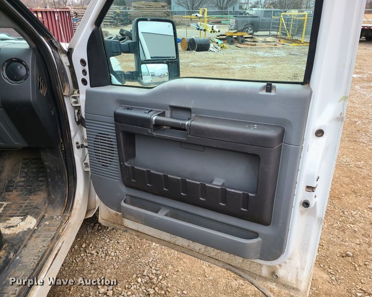 image for item JW9775 2012 Ford F350 Super Duty  Crew Cab flatbed pickup truck