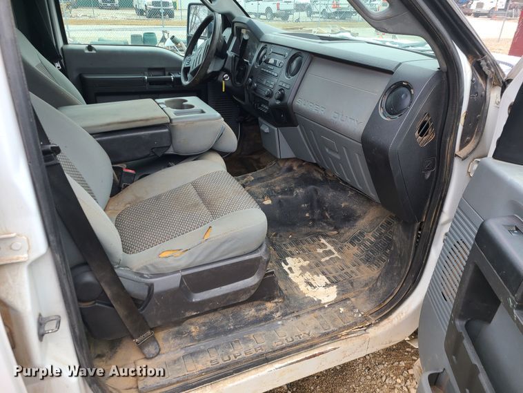 image for item JW9775 2012 Ford F350 Super Duty  Crew Cab flatbed pickup truck