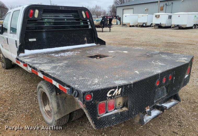 image for item JW9775 2012 Ford F350 Super Duty  Crew Cab flatbed pickup truck