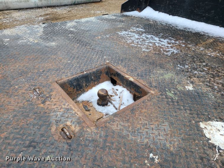 image for item JW9775 2012 Ford F350 Super Duty  Crew Cab flatbed pickup truck