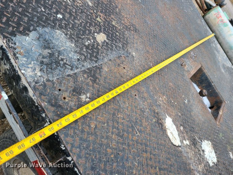 image for item JW9775 2012 Ford F350 Super Duty  Crew Cab flatbed pickup truck