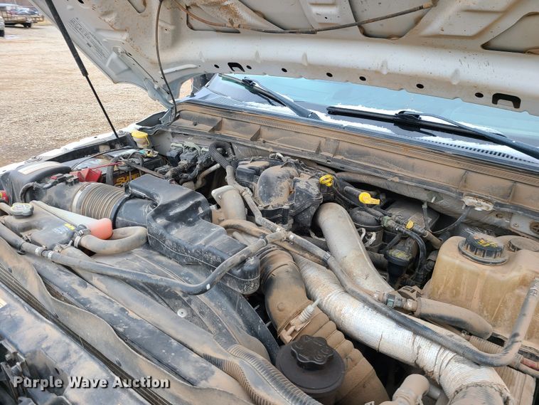 image for item JW9775 2012 Ford F350 Super Duty  Crew Cab flatbed pickup truck