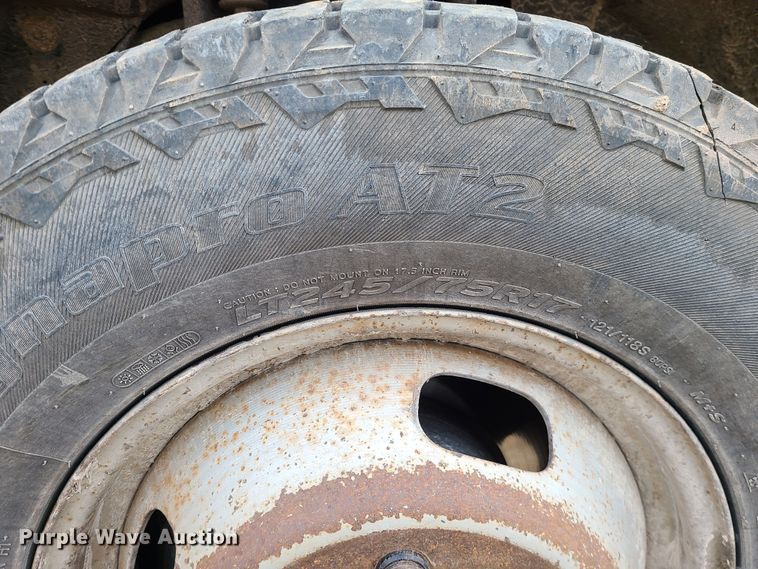 image for item JW9775 2012 Ford F350 Super Duty  Crew Cab flatbed pickup truck