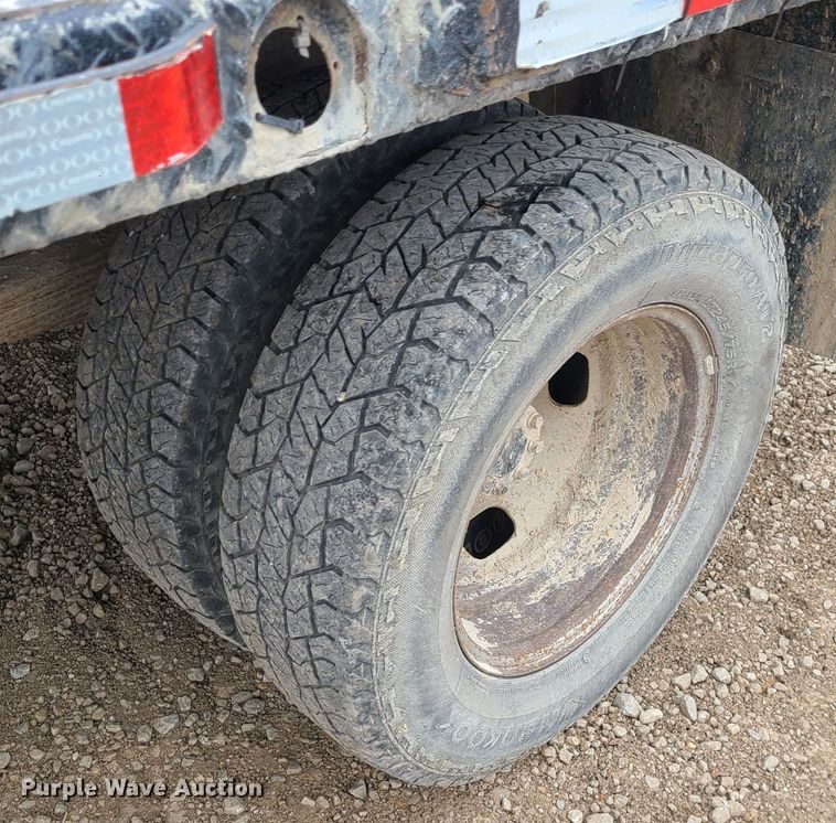 image for item JW9775 2012 Ford F350 Super Duty  Crew Cab flatbed pickup truck