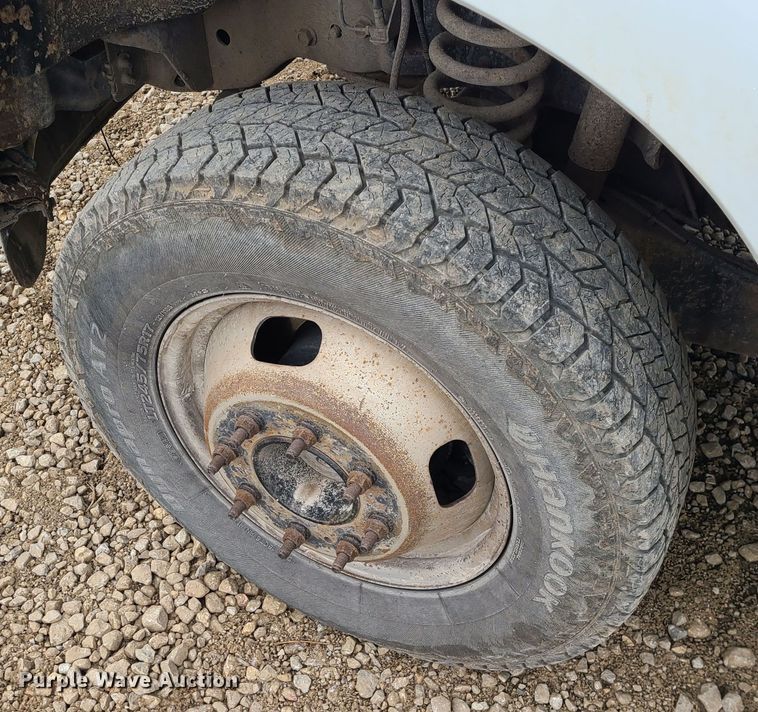 image for item JW9775 2012 Ford F350 Super Duty  Crew Cab flatbed pickup truck