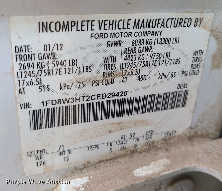 image for item JW9775 2012 Ford F350 Super Duty  Crew Cab flatbed pickup truck